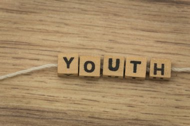 yazıt / gençlik / blok bir ipe ipe düzenlenen