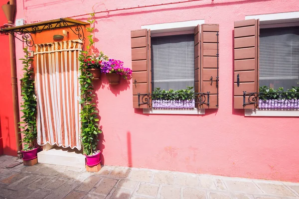 Μικρή Ζεστή Αυλή Πολύχρωμα Εξοχικό Burano Βενετία Μικρή Αυλή Φωτεινούς — Φωτογραφία Αρχείου