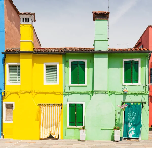 Pequeño Acogedor Patio Con Colorida Casa Campo Burano Venecia Pequeño — Foto de Stock