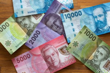 Para için. Şili pesoları, çeşitli mezheplerin banknotları