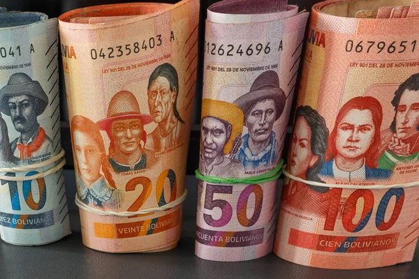 Боливийские деньги, боливийские. Банкноты различных номиналов — стоковое фото