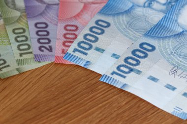 Para için. Şili pesoları, çeşitli mezheplerin banknotları