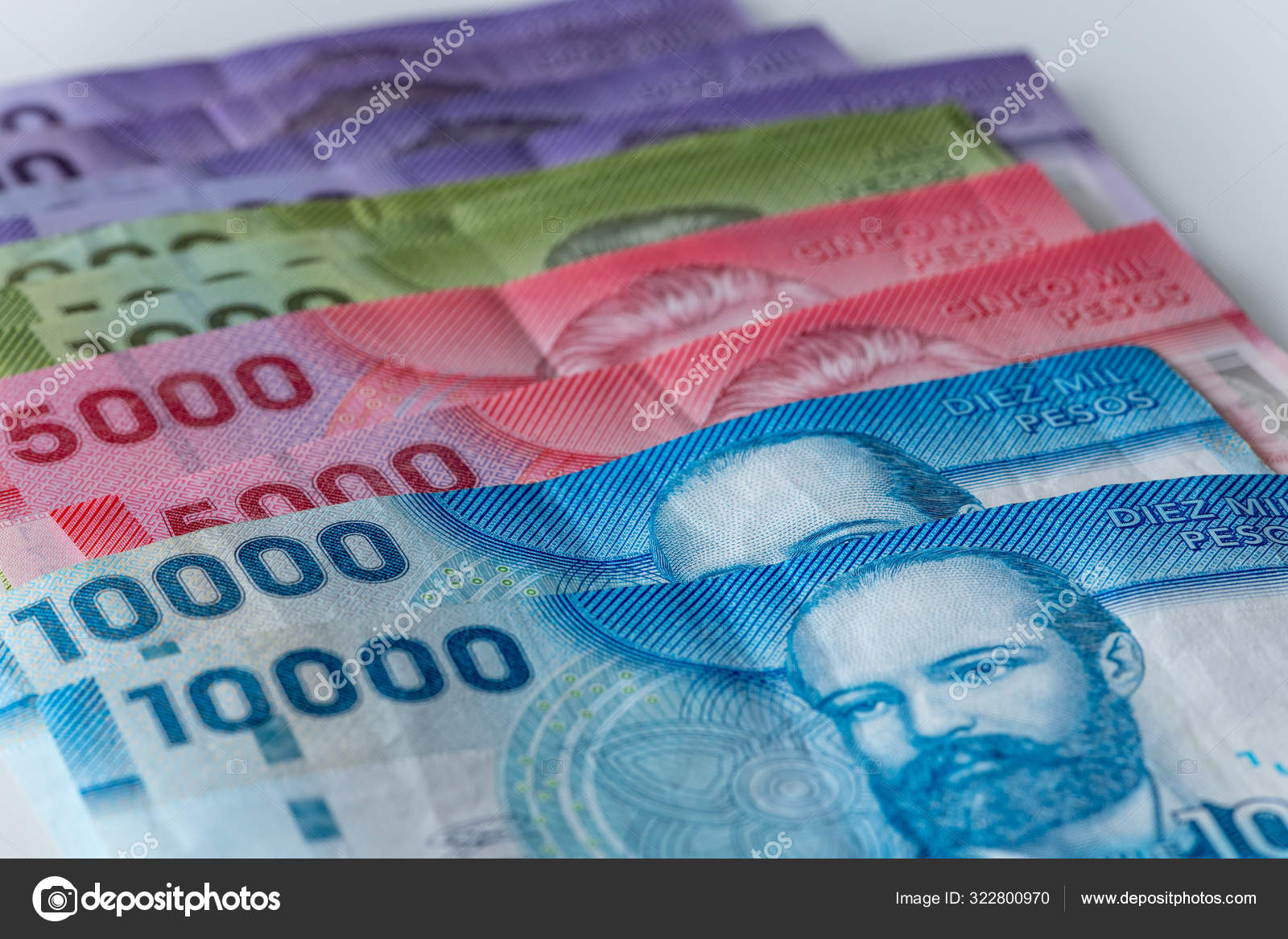 智利比索各种类型的钞票——图库图片© rochu_2008 #322800970