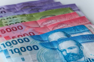 Şili para pesoları, çeşitli banknotlar