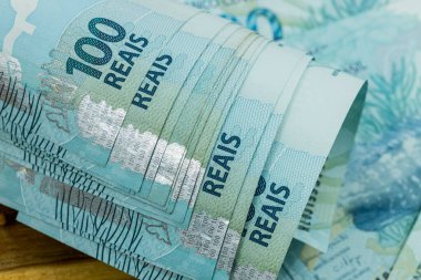 Brezilya parası, 100 reais değerinde banknotlar