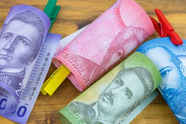 Renkli şarjörlü Şili parası. Güney Amerika 'nın kağıt banknotları.