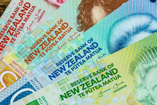 Банкноты Новозеландской Куклой — стоковое фото