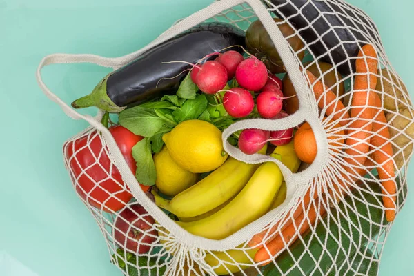 Legumes Frescos Frutas Torno Uma Malha Compras Orgânica Conceito Ação — Fotografia de Stock