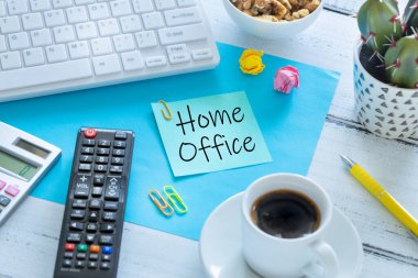  Coronavirus salgını sırasında evde uzaktan çalışma. 