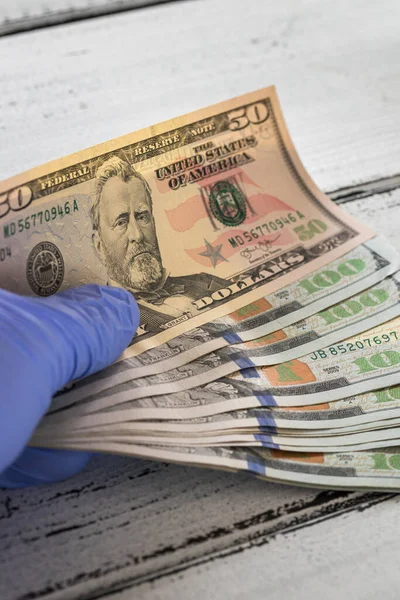 Αμερικάνικα Δολάρια Λαστιχένια Γάντια Έννοια Της Οικονομίας Και Των Χρηματοπιστωτικών — Φωτογραφία Αρχείου