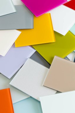 İç döşemeler için renkli camlar..