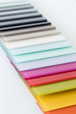 İç döşemeler için renkli camlar..