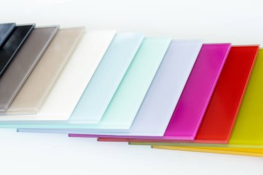 İç döşemeler için renkli camlar..