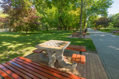 Krakov. Nowa Huta 'nın tarihi İşçi Bölgesi. Şehir parkında Rose 'un oyun ve eğlence yeri var.