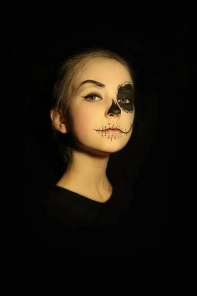 Halloween, Face-Art, Totenkopf-Make-up-Konzept. — Stockfoto