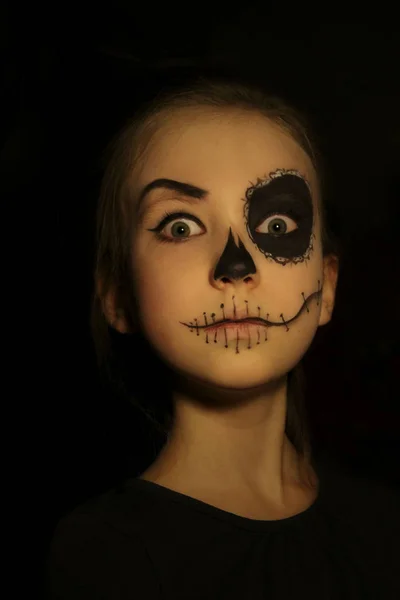 Halloween, Face-Art, Totenkopf-Make-up-Konzept. — Stockfoto