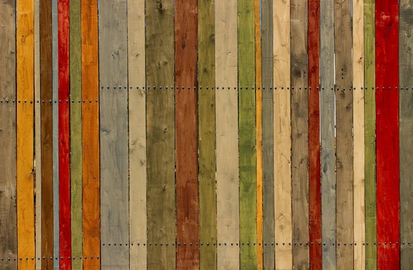 Close-up shot van veelkleurige houten muur. — Stockfoto