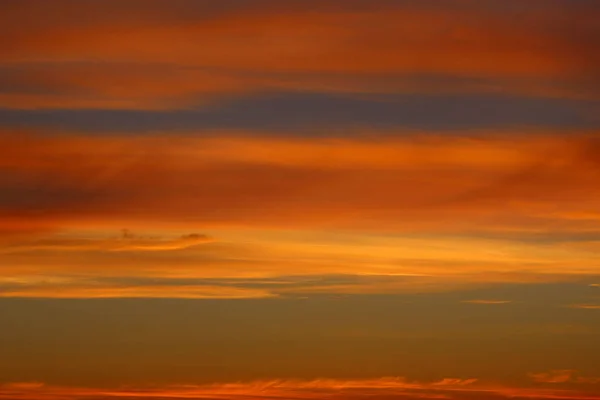 Ένα Υπέροχο Ηλιοβασίλεμα Βολή Της Ένα Εντυπωσιακό Ηλιοβασίλεμα Δραματικό Ουρανό — Φωτογραφία Αρχείου