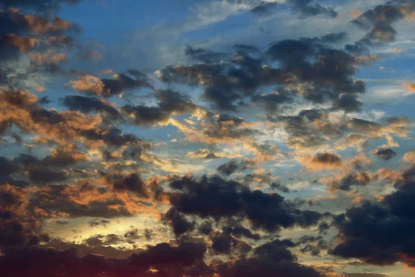 Μια Όμορφη Sunset Shot Από Ένα Εντυπωσιακό Ηλιοβασίλεμα Δραματικό Ουρανό — Φωτογραφία Αρχείου