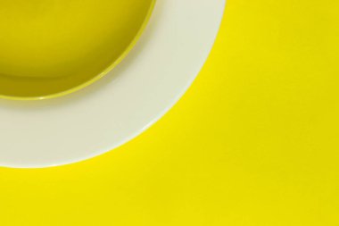 Sarı ve beyaz arka plan. Renkli arka plan. Sarı arka plan kopya alanı metin için bir sürü ile.