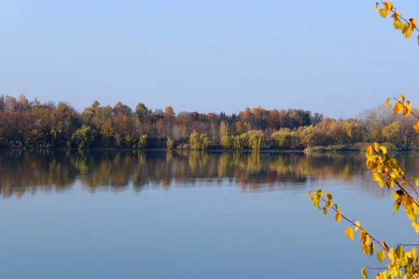 Immagine Sfocata Lago Foresta Sfondo Astratto Della Natura Bellissimo Paesaggio — Foto Stock