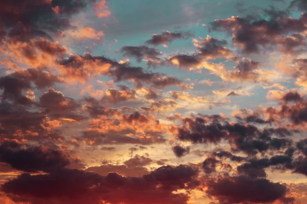 Θολή Εικόνα Υπέροχου Ηλιοβασιλέματος Δραματικό Φόντο Του Ουρανού Φύση Ουρανός — Φωτογραφία Αρχείου