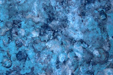 Mavi renk arkaplanının bulanık görüntüsü. Boyalı duvar arkaplanının kırpılmış görüntüsü.