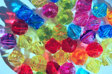 Renkli doku arkaplanının bulanık görüntüsü. Çok renkli boncukların soyut arkaplanı. 