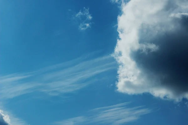 Wazig Beeld Van Bewolkte Lucht Blauwe Lucht Witte Wolken Kleurrijke — Stockfoto