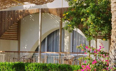 Desert Rose Resort plajda topraklarında görüntülemek