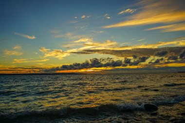 gün batımında Baltık Denizi