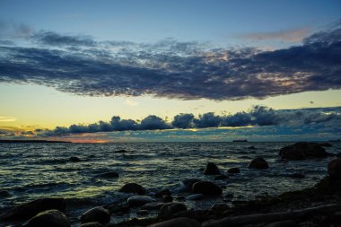 gün batımında Baltık Denizi