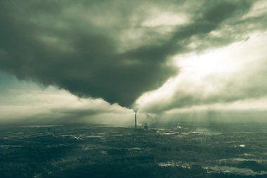 Hava kirliliği duman boruları ve kış arka plan ile fabrika