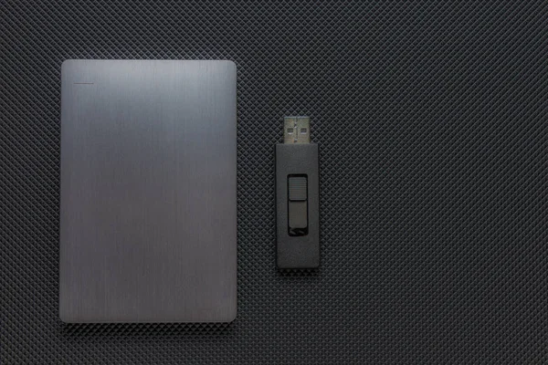 USB stick ve harici sabit disk
