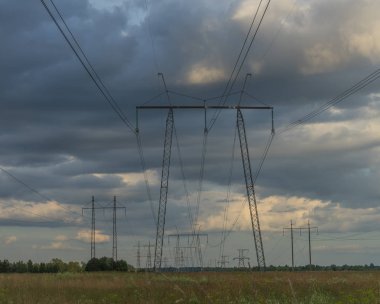 Alandaki elektrik hatları