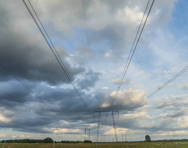 Alandaki elektrik hatları