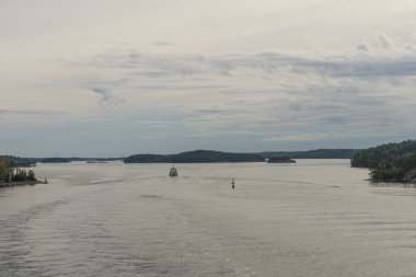 İskandinavya yatay Adaları ile denizden görün
