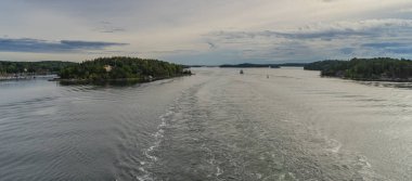 İskandinavya yatay Adaları ile denizden görün