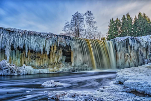 Замороженный Водопад Эстонии — стоковое фото