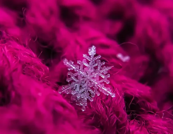 Сніжинка Красива Червоному Зимовому Тлі — стокове фото