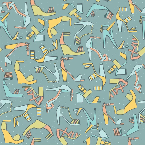 Бесшовный узор моды на синем фоне в пастельных цветах. Много различных плоских каракулей сандалии на высоких конусах или платформенных каблуках. Обувь, нарисованная вручную, подходит для обертывания бумаги и дизайна . — стоковый вектор