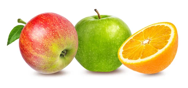 Orange et pomme isolées sur blanc — Photo