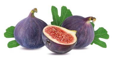 Beyaz arka planda izole edilmiş taze incirler. 