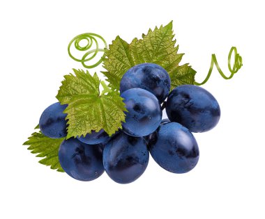 Beyaz arkaplanda izole edilmiş taze üzümler