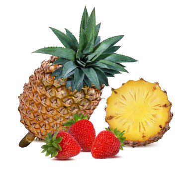 Beyaz arka planda taze ananas ve çilek izole edilmiş.