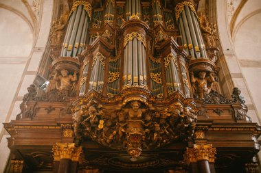 Katolik kilisesinde eski organ
