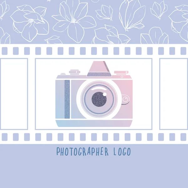 Elemento de design vetorial para logotipo do fotógrafo, rótulo, crachá e outros. Flores de magnólia, fotocâmera retro e filme em cores da moda . —  Vetores de Stock