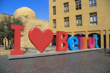 Beyrut, Lübnan, 15.09.2016: Ben Beyrut renkli şehir sokak aşk mektupları 