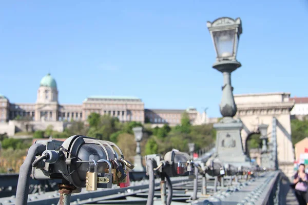 Zincir köprü Budapeşte kilitler