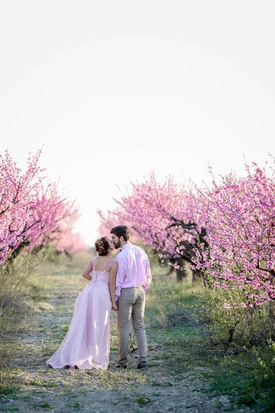 Beautiful Bride Groom Posing Garden Blossoming Trees — Stock Photo, Image